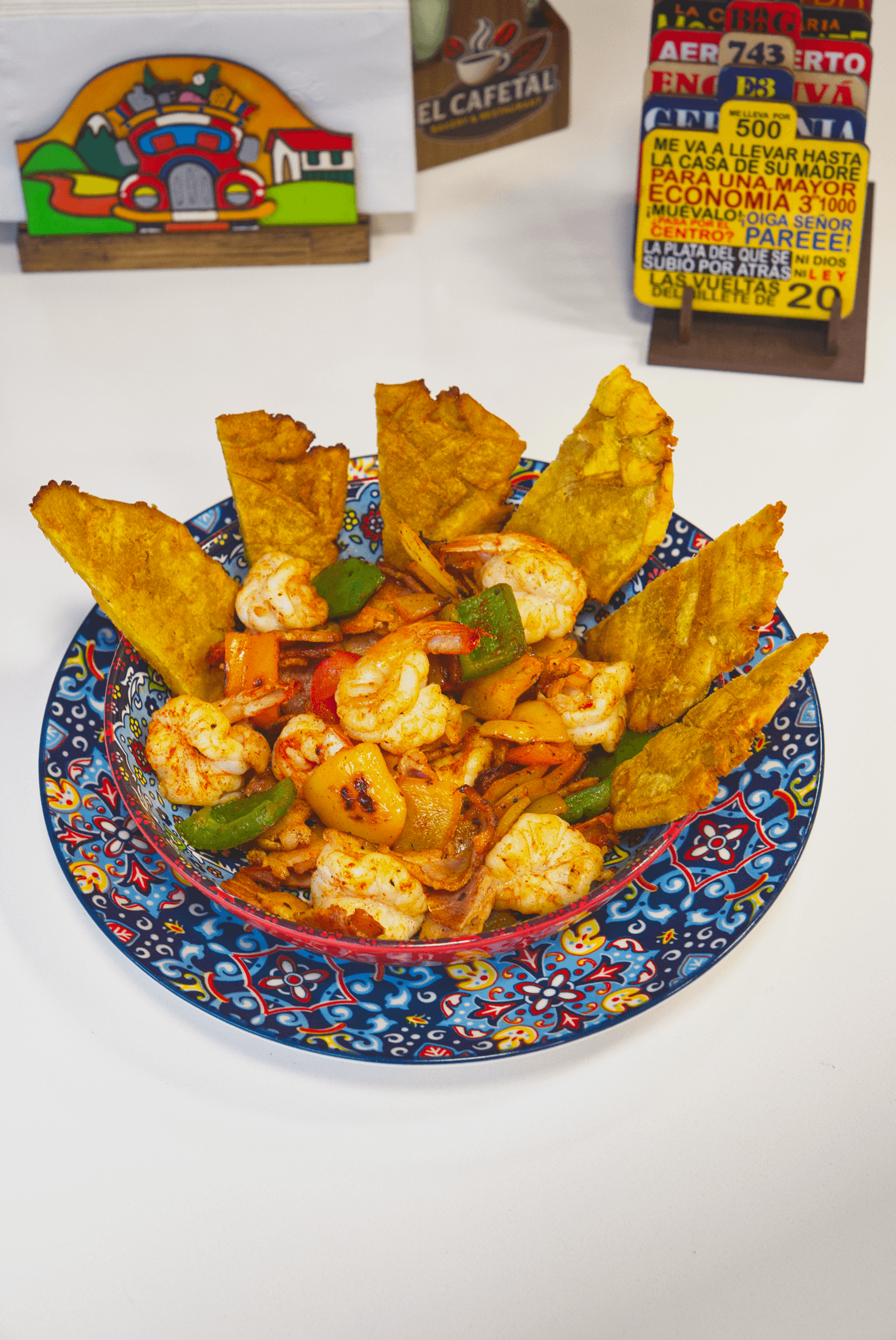 Camarones al Ajillo con Patacones